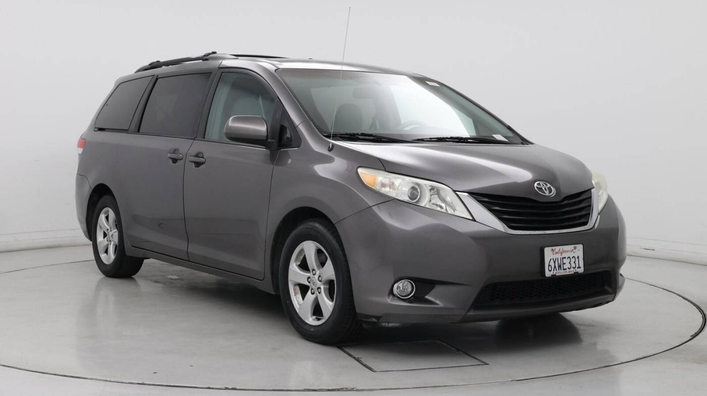 2013 Toyota Sienna LE — Minivan — 91,593 mi — Bakersfield, CA