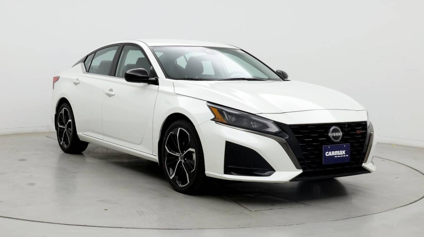 2023 Nissan Altima SR — Sedan — 17,995 mi — Bakersfield, CA
