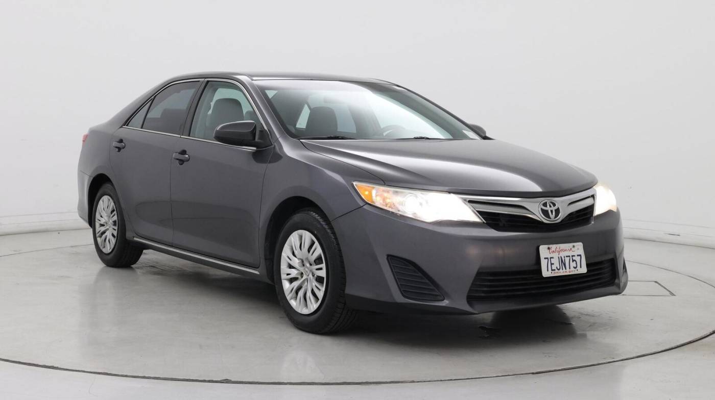 2014 Toyota Camry LE — Sedan — 58,117 mi — Bakersfield, CA