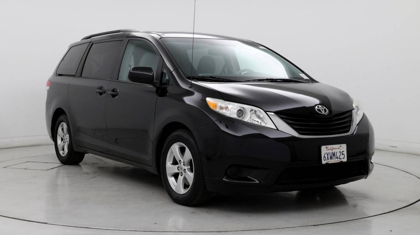 2013 Toyota Sienna LE — Minivan — 110,810 mi — Bakersfield, CA