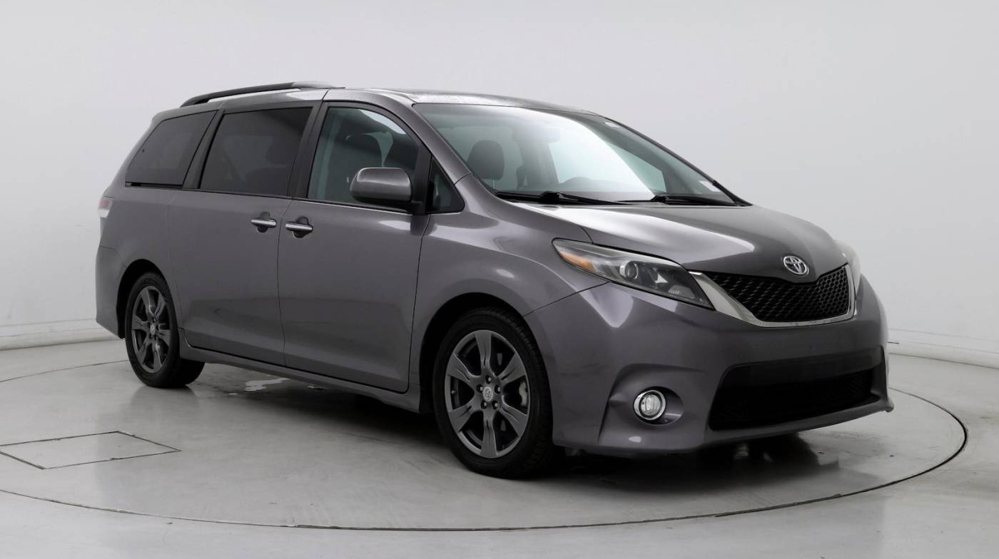 2017 Toyota Sienna SE — Minivan — 75,029 mi — Bakersfield, CA