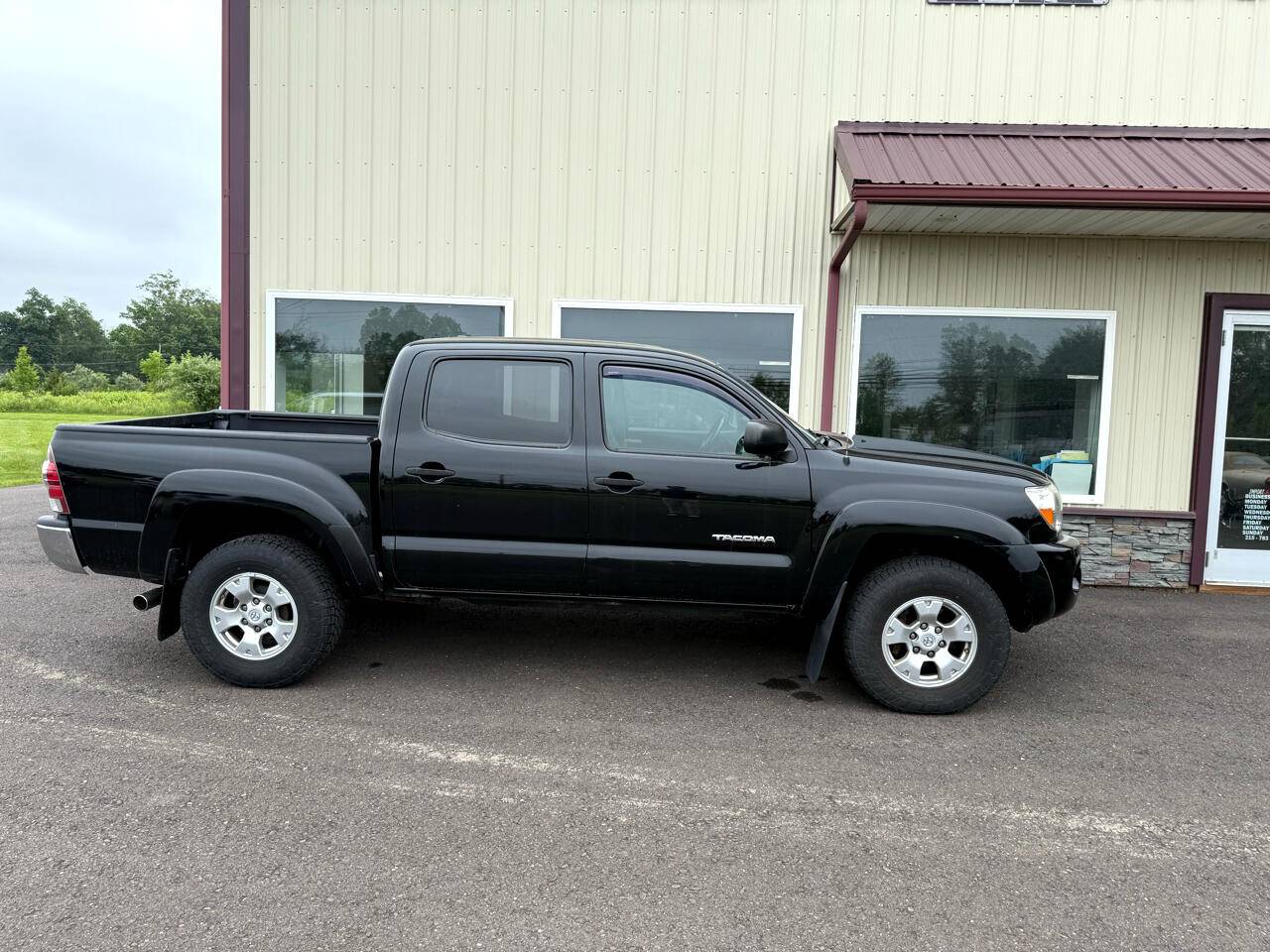 2011 Toyota Tacoma Base — Pickup Truck — 97,843 mi — Pipersville, PA