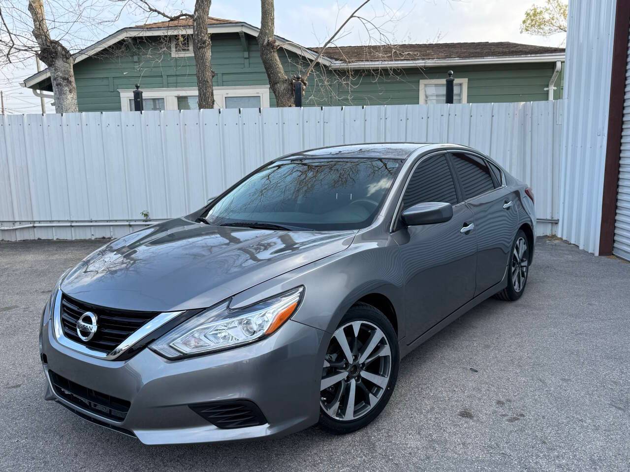 2017 Nissan Altima 2.5 SR — Sedan — 96,128 mi — Houston, TX