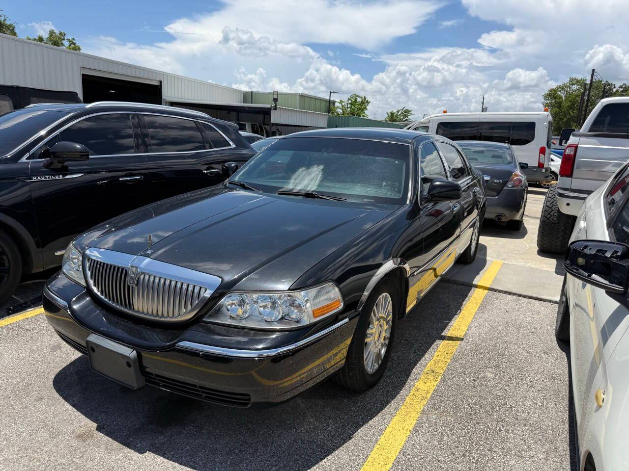 2010 Lincoln Town Car Signature Limited — Sedan — 182,494 mi — Houston, TX
