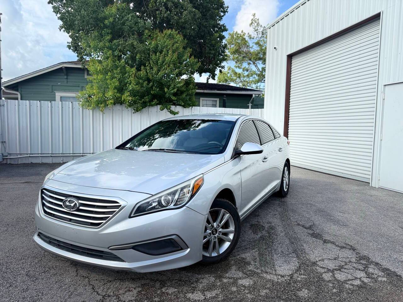 2017 Hyundai Sonata SE — Sedan — 131,894 mi — Houston, TX