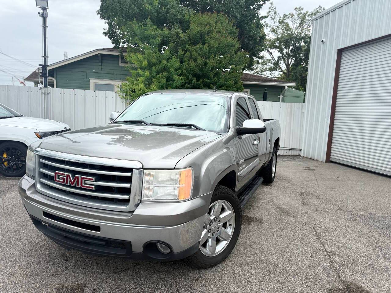 2013 GMC Sierra 1500 SLE — Pickup Truck — 124,178 mi — Houston, TX