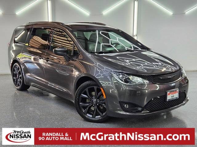 2020 Chrysler Pacifica Touring L — Minivan — 106,454 mi — Elgin, IL