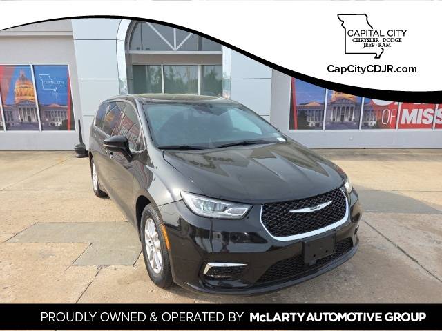 2025 Chrysler Pacifica Select — Minivan — 5,908 mi — Jefferson City, MO