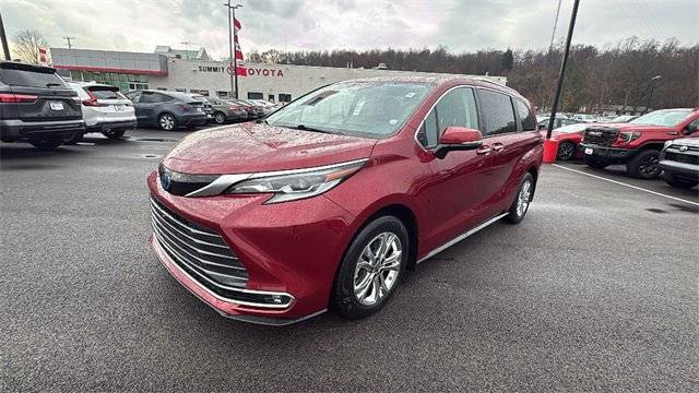 2022 Toyota Sienna Platinum — Minivan — 37,226 mi — Akron, OH