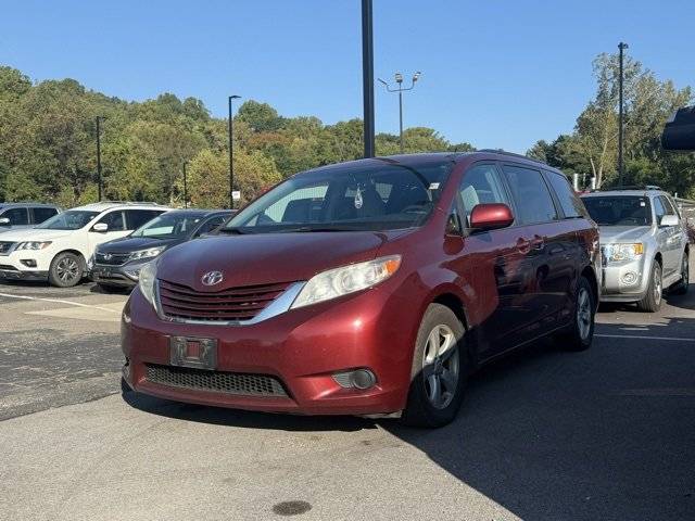 2017 Toyota Sienna LE — Minivan — 123,256 mi — Akron, OH