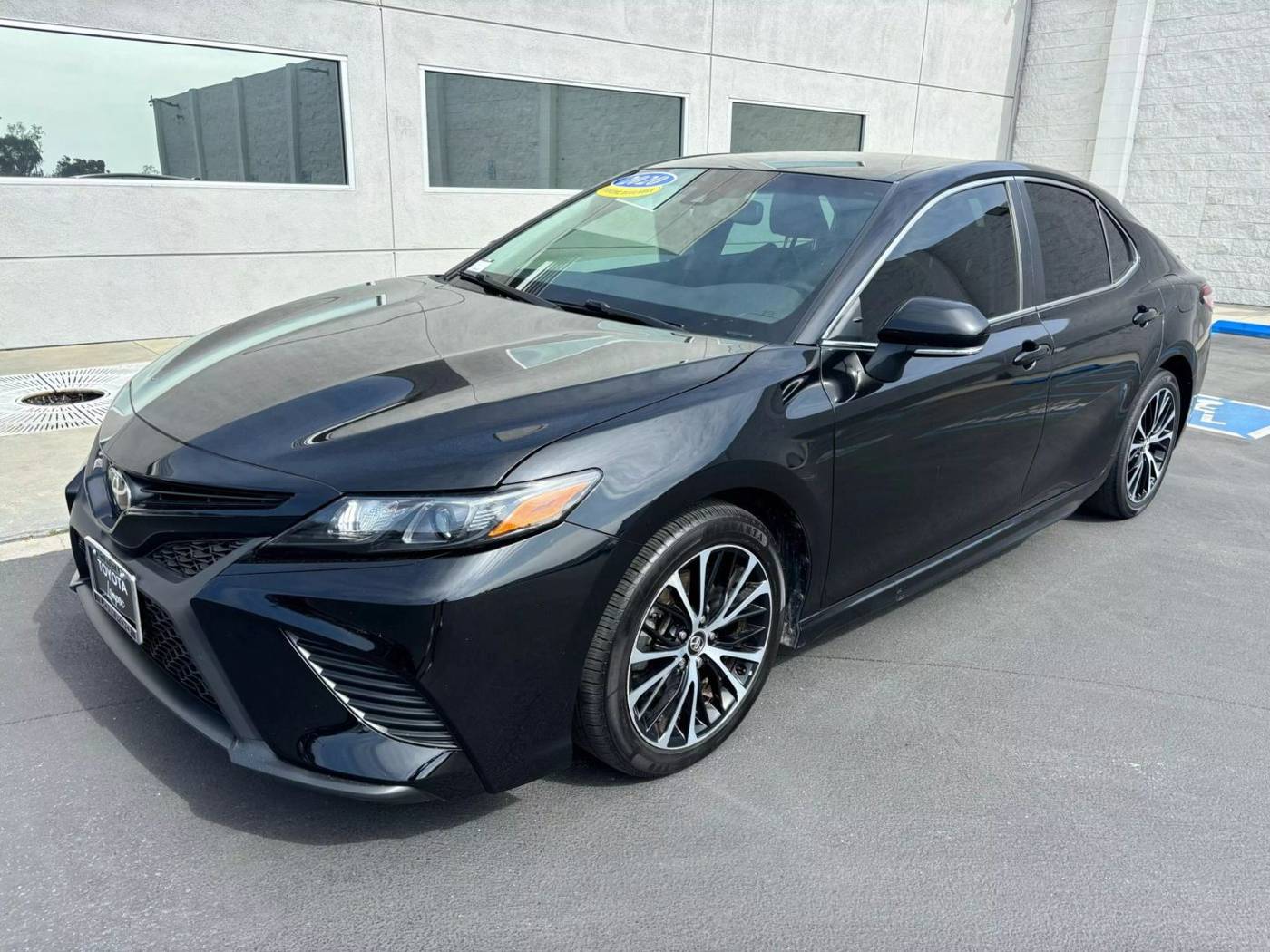 2020 Toyota Camry SE — Sedan — 112,256 mi — Ventura, CA