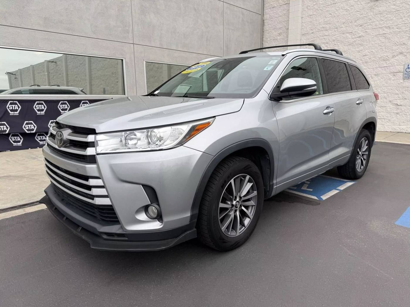 2018 Toyota Highlander XLE — SUV — 104,596 mi — Ventura, CA