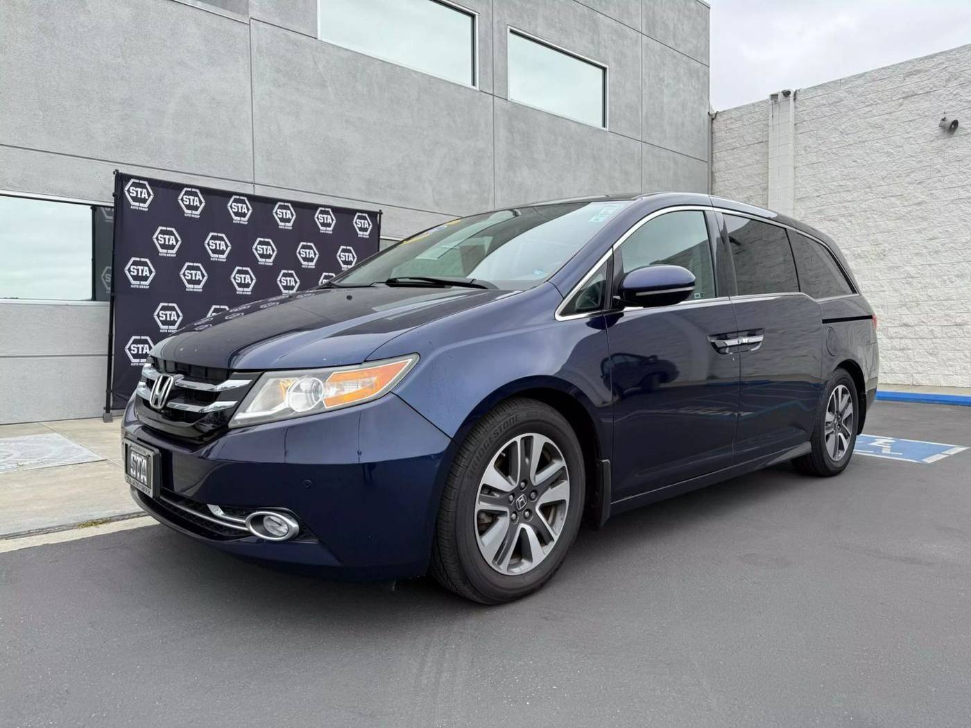 2016 Honda Odyssey Touring — Minivan — 62,311 mi — Ventura, CA