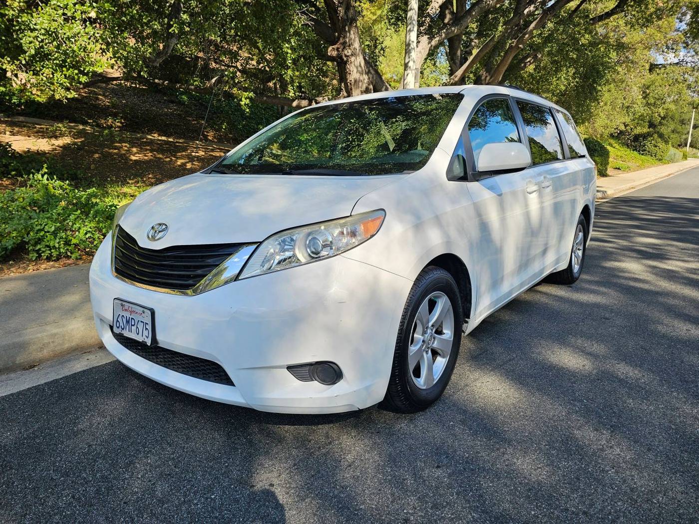 2011 Toyota Sienna LE — Minivan — 63,522 mi — Ventura, CA