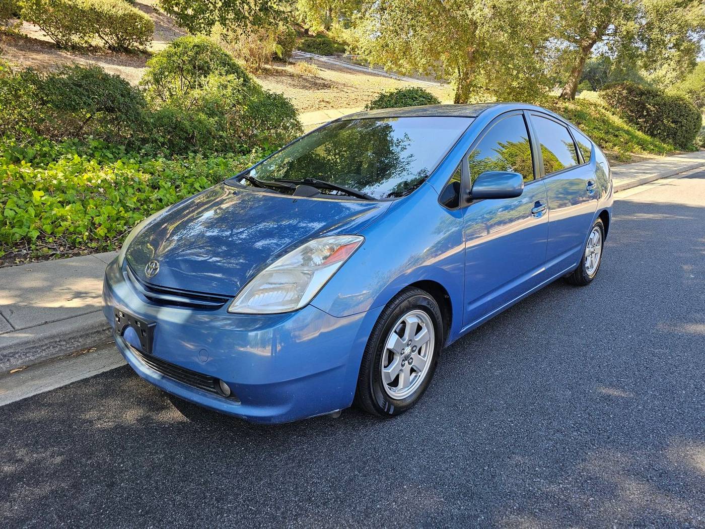 2005 Toyota Prius Base — Sedan — 122,709 mi — Ventura, CA