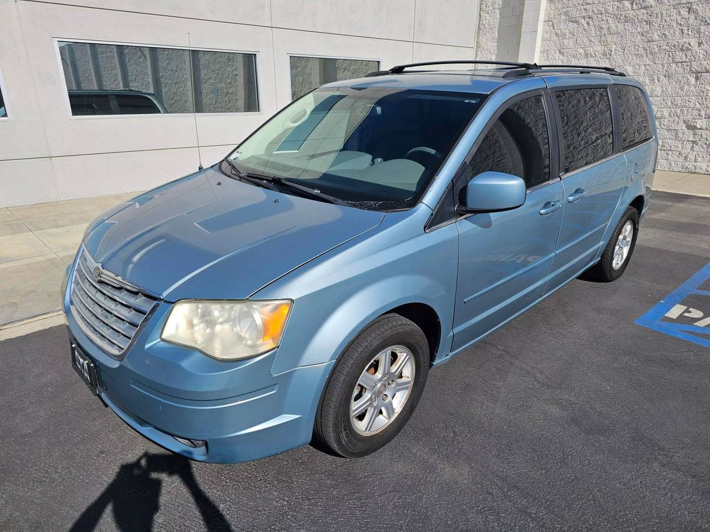 2008 Chrysler Town & Country Touring — Minivan — 122,236 mi — Ventura, CA
