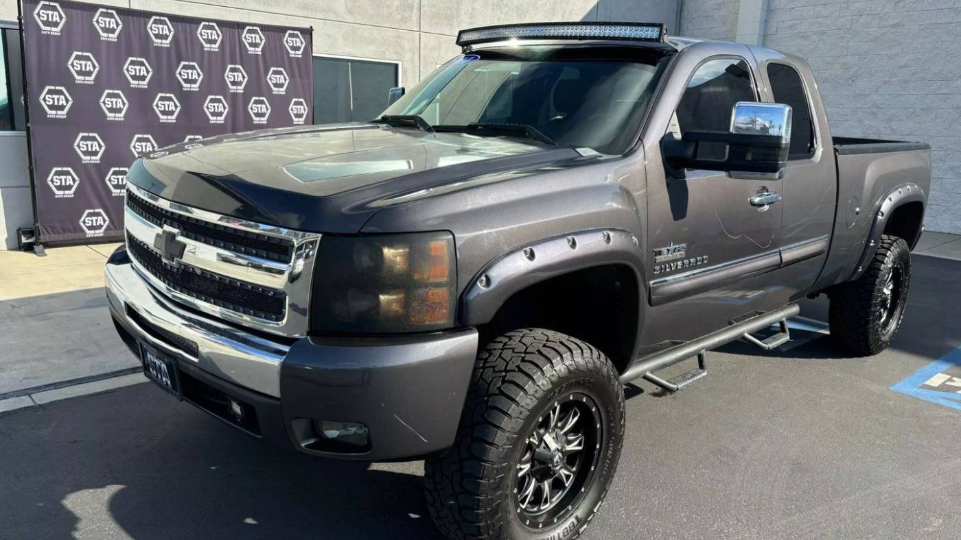 2011 Chevrolet Silverado 1500 LT — Pickup Truck — 153,392 mi — Ventura, CA
