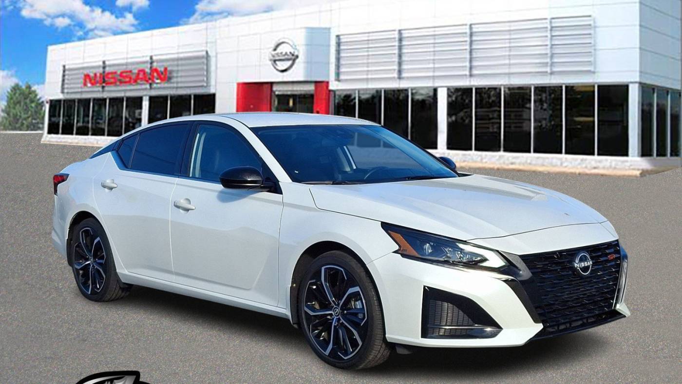 2023 Nissan Altima SR — Sedan — 9,490 mi — Woodbury, NJ