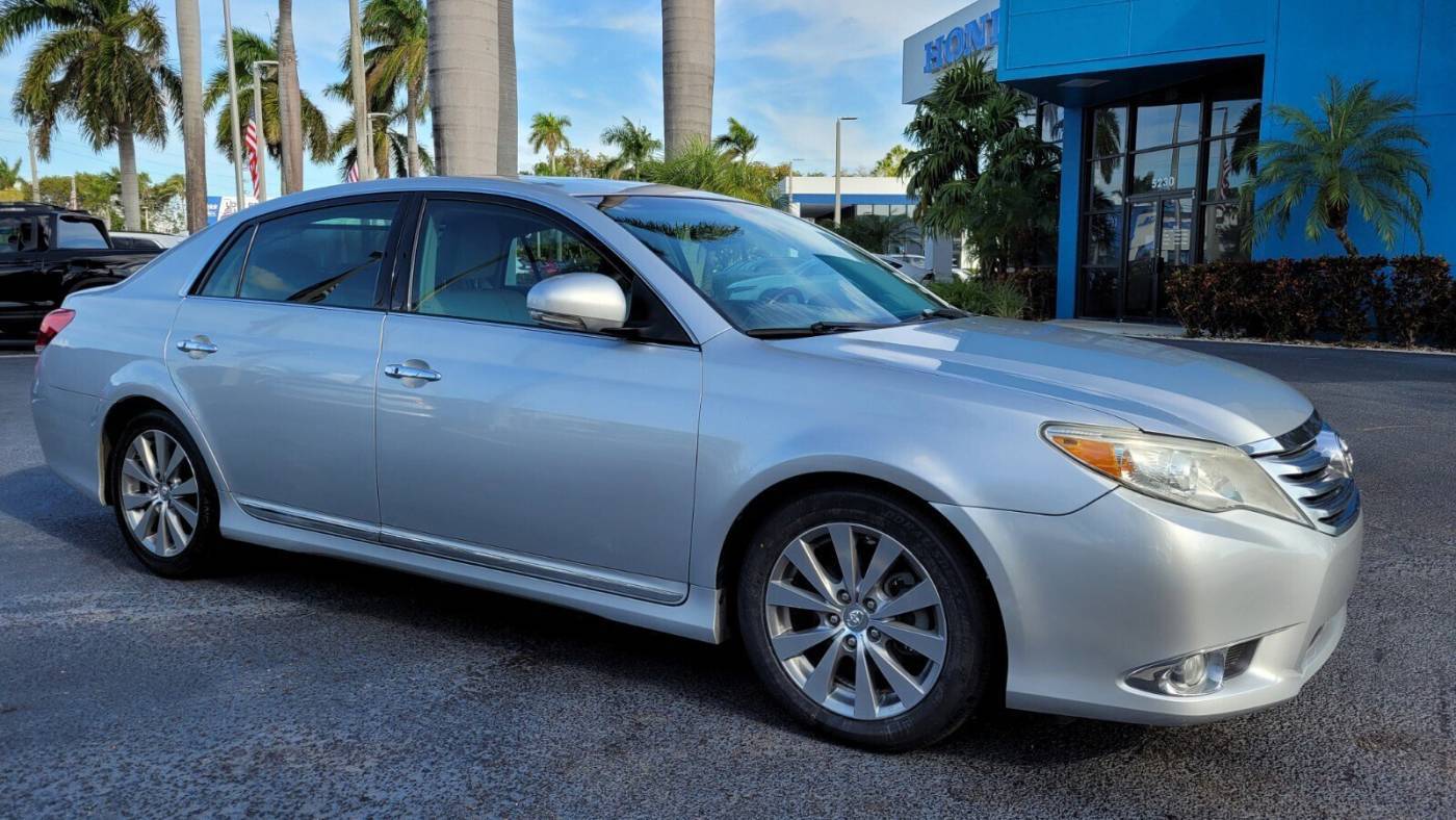 2011 Toyota Avalon Limited — Sedan — 143,343 mi — Pompano Beach, FL