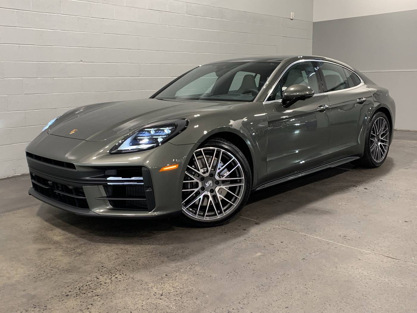 2026 Porsche Panamera 4 E-Hybrid
