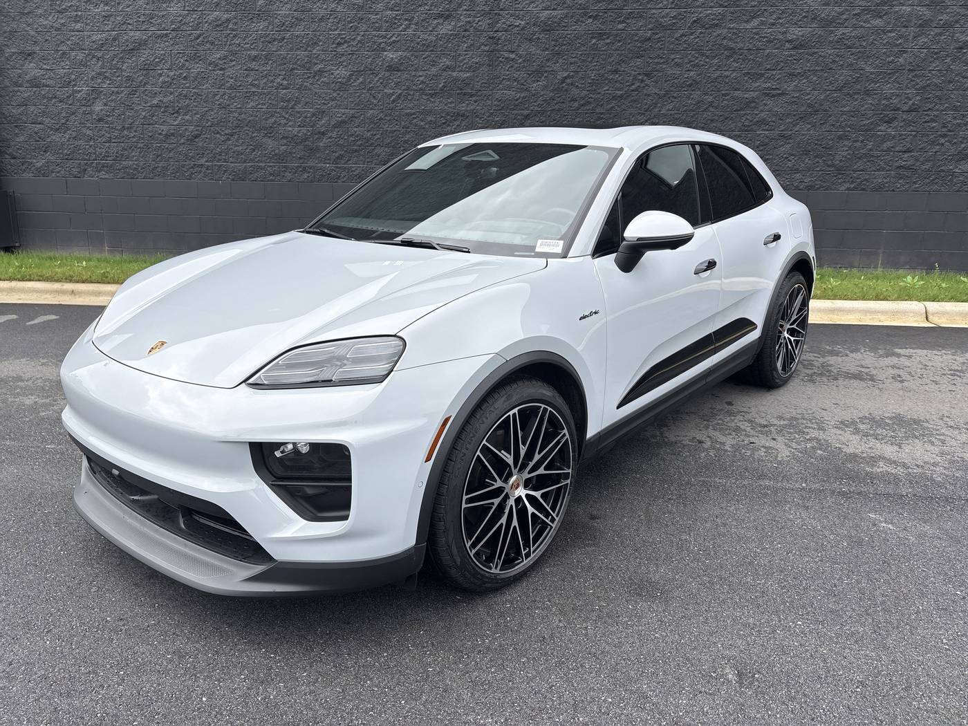 2025 Porsche Macan Electric Standard — SUV — 2,282 mi — Charlotte, NC
