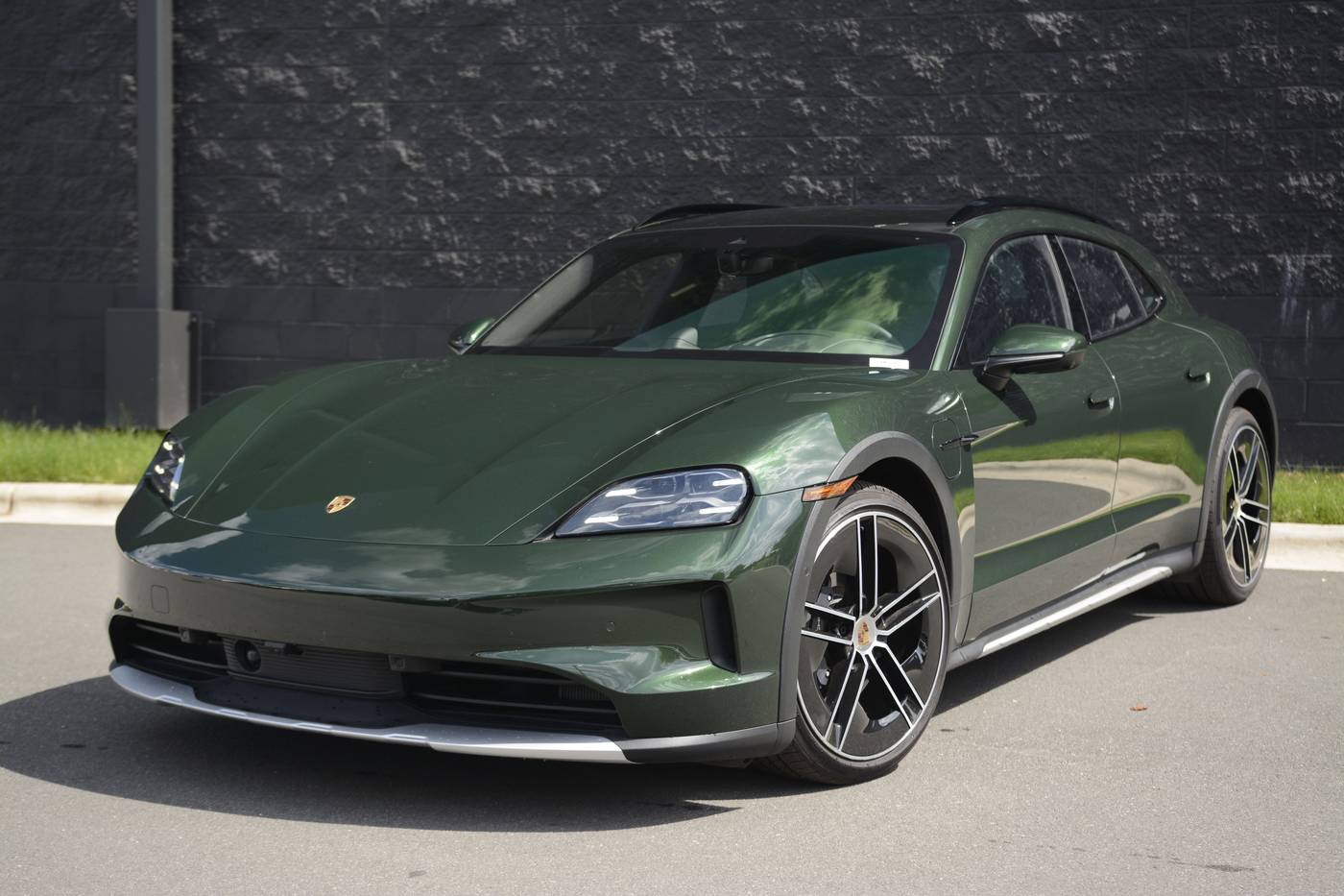 2025 Porsche Taycan 4