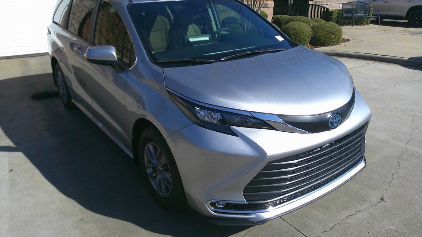 2024 Toyota Sienna XLE — Minivan — 2,064 mi — Apex, NC