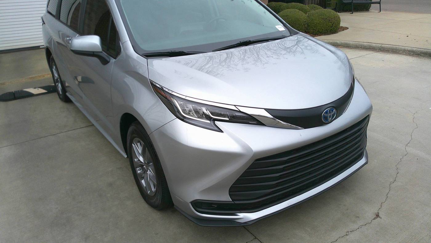 2022 Toyota Sienna LE — Minivan — 20,998 mi — Apex, NC