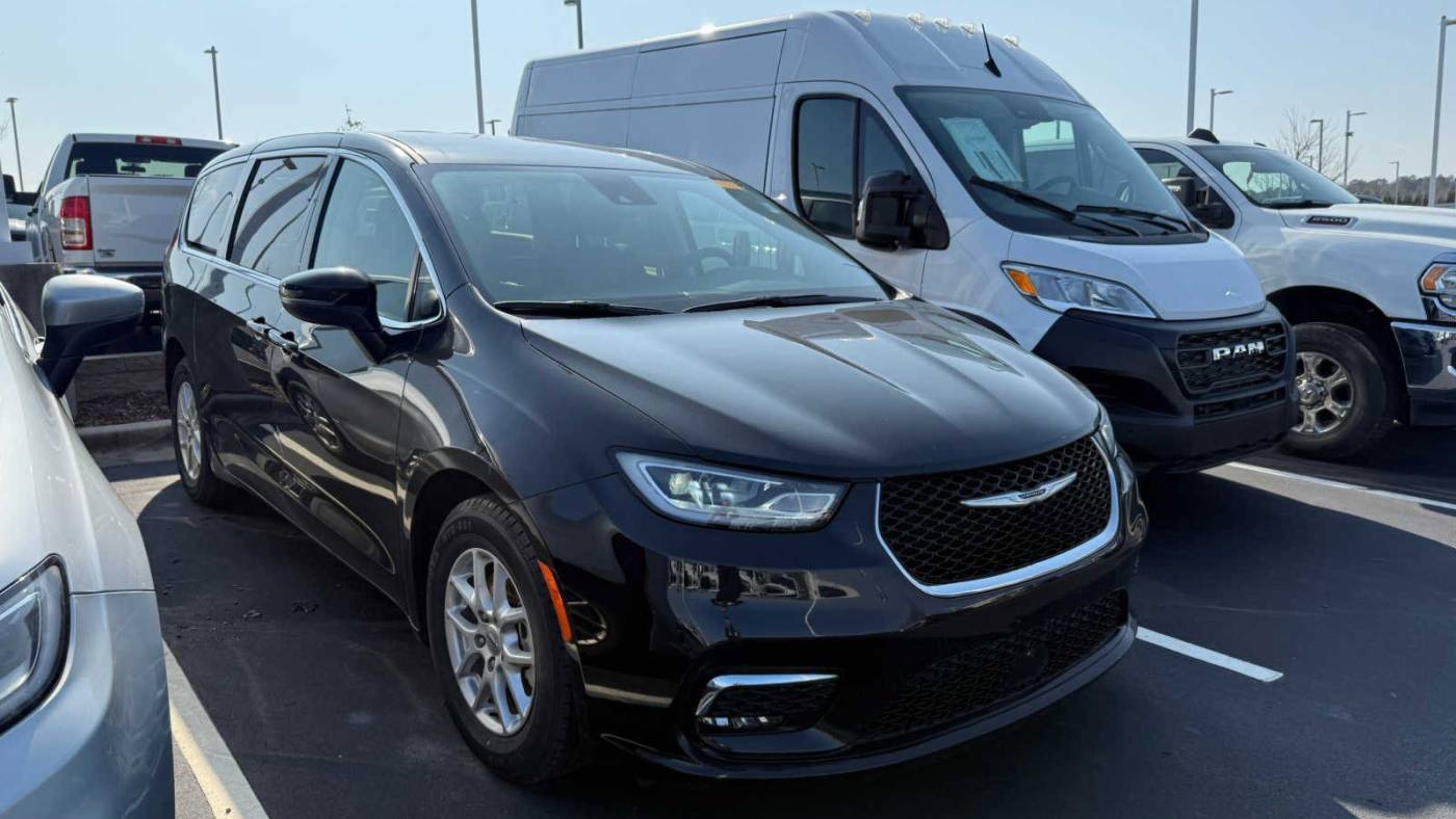2023 Chrysler Pacifica Touring L — Minivan — 65,718 mi — Concord, NC