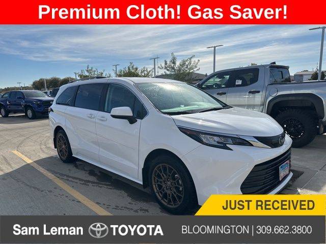 2023 Toyota Sienna LE — Minivan — 32,001 mi — Bloomington, IL