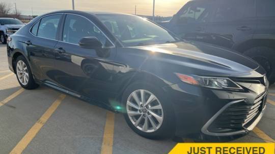 2022 Toyota Camry LE — Sedan — 94,622 mi — Bloomington, IL