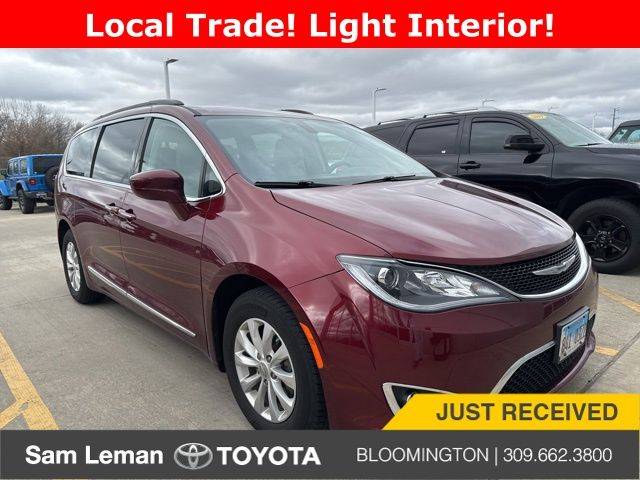 2017 Chrysler Pacifica Touring L — Minivan — 108,634 mi — Bloomington, IL