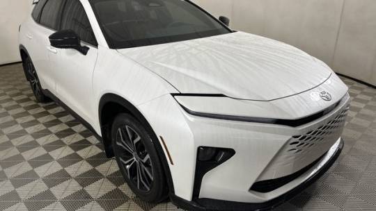2025 Toyota Crown Signia XLE — SUV — 5 mi — Bloomington, IL