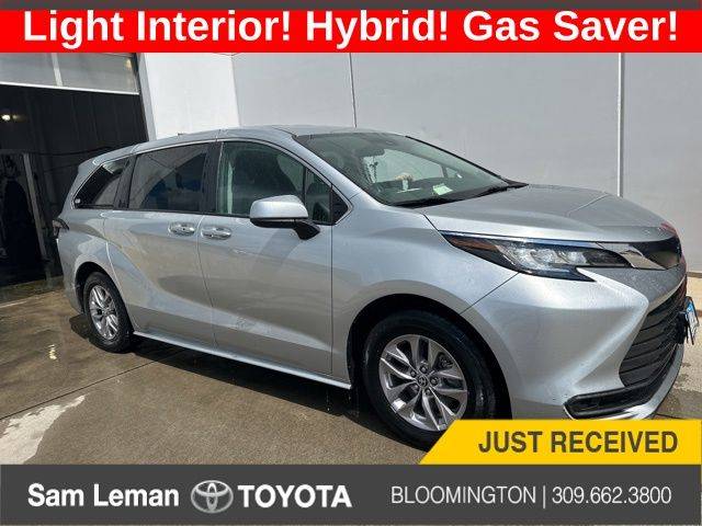 2022 Toyota Sienna LE — Minivan — 68,173 mi — Bloomington, IL