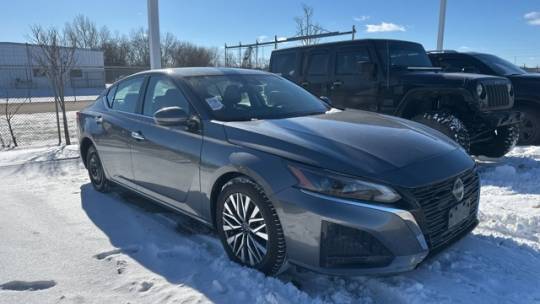 2023 Nissan Altima SV — Sedan — 54,887 mi — Bloomington, IL