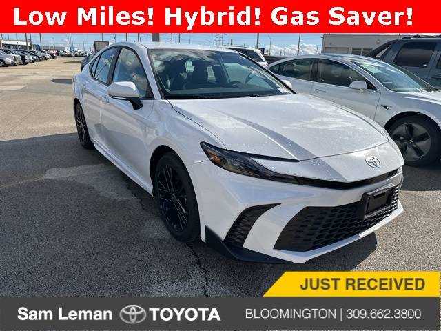 2025 Toyota Camry SE — Sedan — 1,635 mi — Bloomington, IL