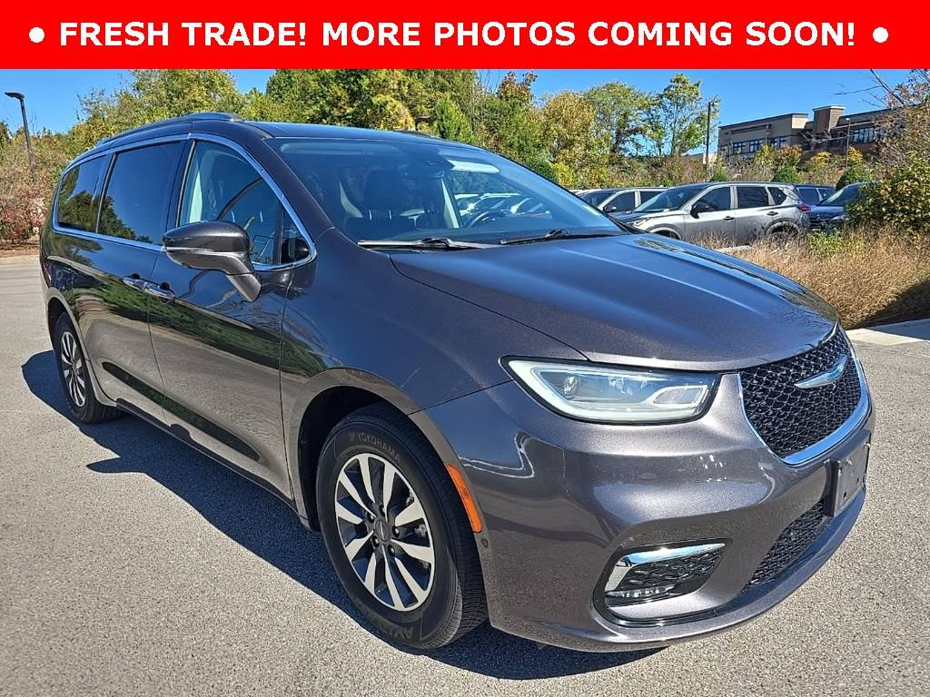 2021 Chrysler Pacifica Hybrid Touring L — Minivan — 39,565 mi — Franklin, TN