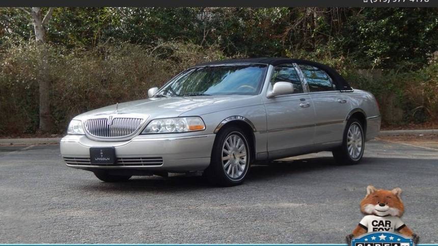 2003 Lincoln Town Car Signature