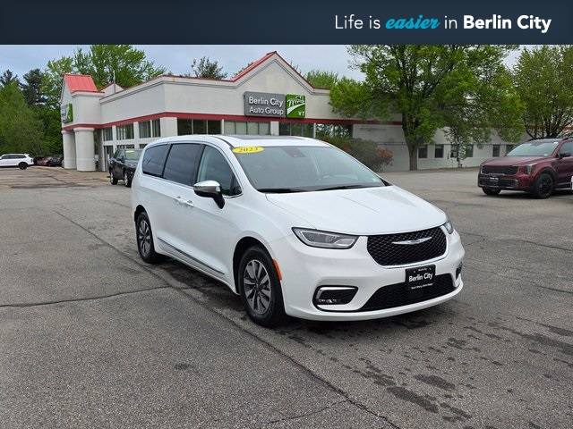 2023 Chrysler Pacifica Hybrid Limited — Minivan — 55,201 mi — Williston, VT
