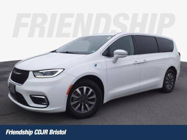 2022 Chrysler Pacifica Hybrid Touring L — Minivan — 56,271 mi — Bristol, TN