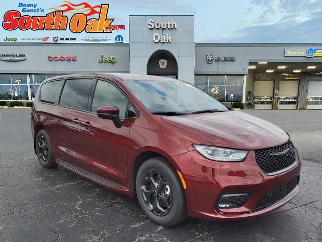 2023 Chrysler Pacifica Hybrid Touring L — Minivan — 9,654 mi — Matteson, IL