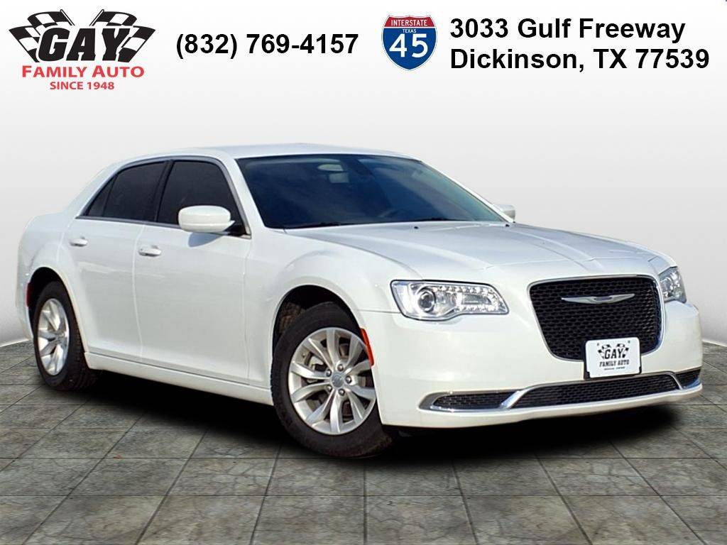 2023 Chrysler 300 Touring — Sedan — 5,000 mi — Dickinson, TX