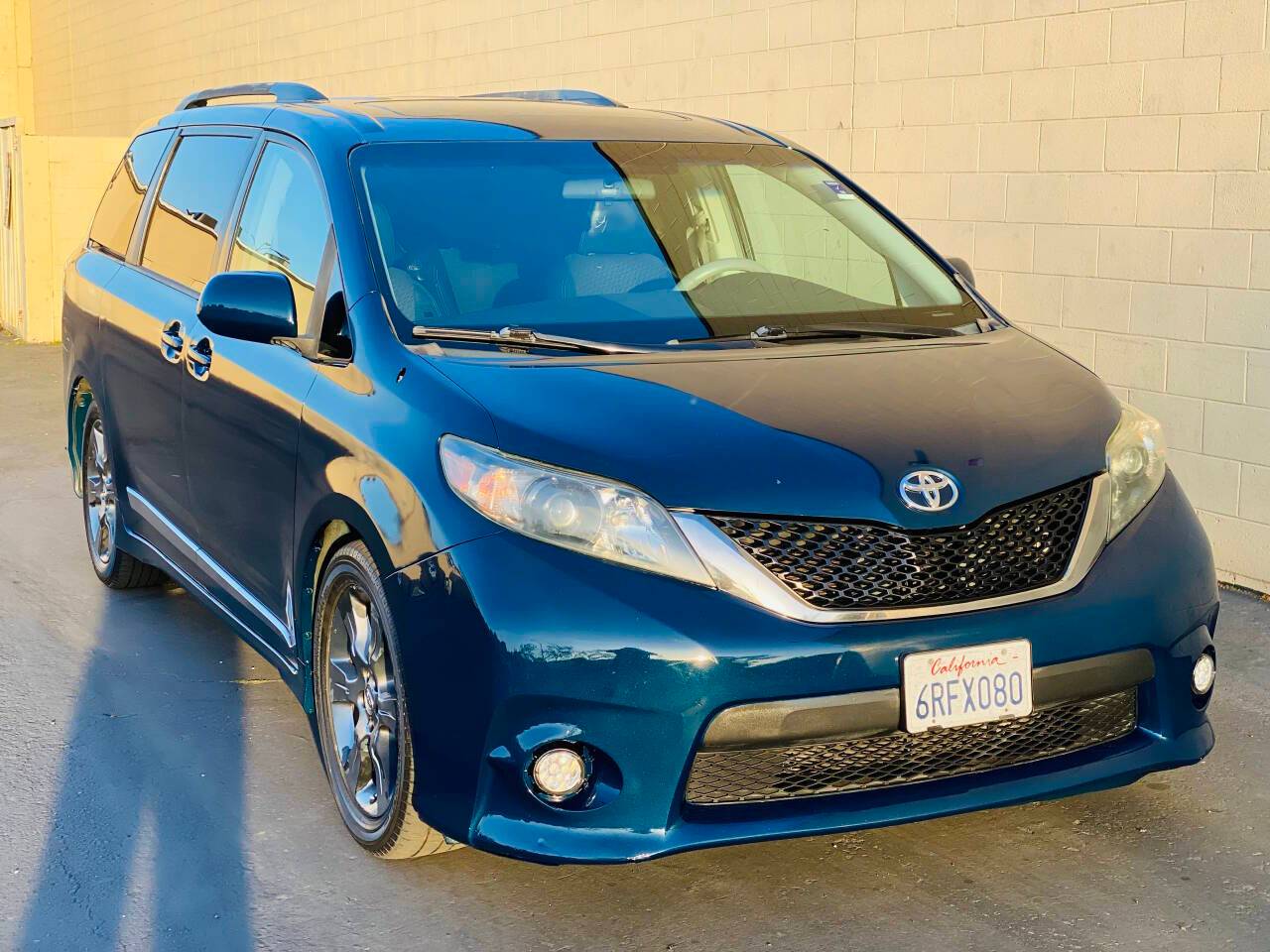2011 Toyota Sienna SE — Minivan — 163,031 mi — Rancho Cordova, CA