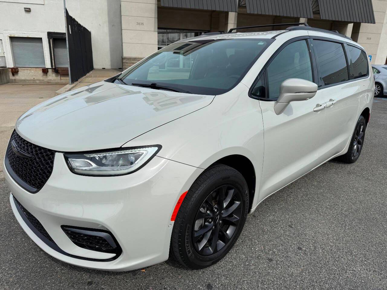 2021 Chrysler Pacifica Touring L — Minivan — 100,818 mi — Staten Island, NY