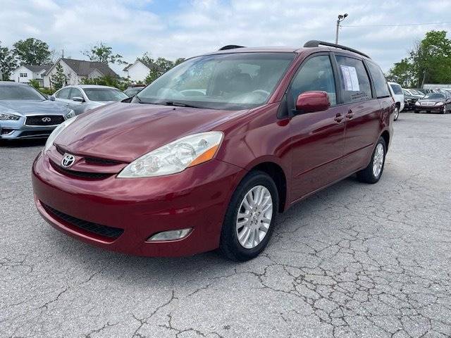 2010 Toyota Sienna XLE — Minivan — 124,638 mi — Smyrna, TN
