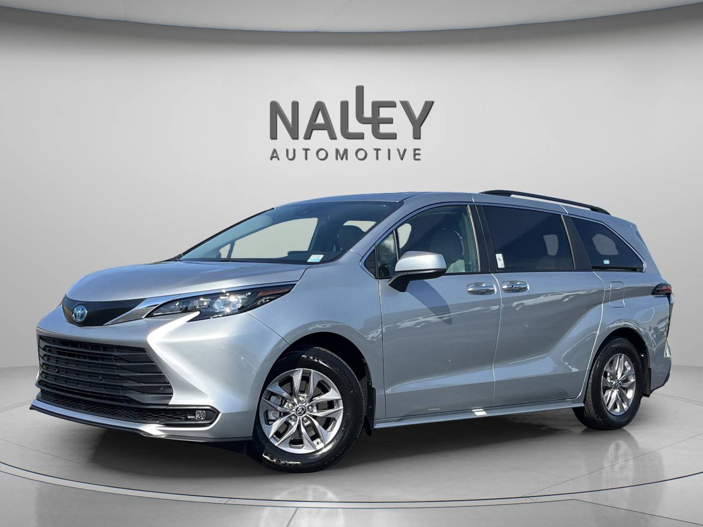 2025 Toyota Sienna XLE — Minivan — 132 mi — Union City, GA