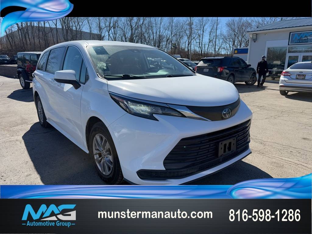 2022 Toyota Sienna LE — Minivan — 101,227 mi — Blue Springs, MO