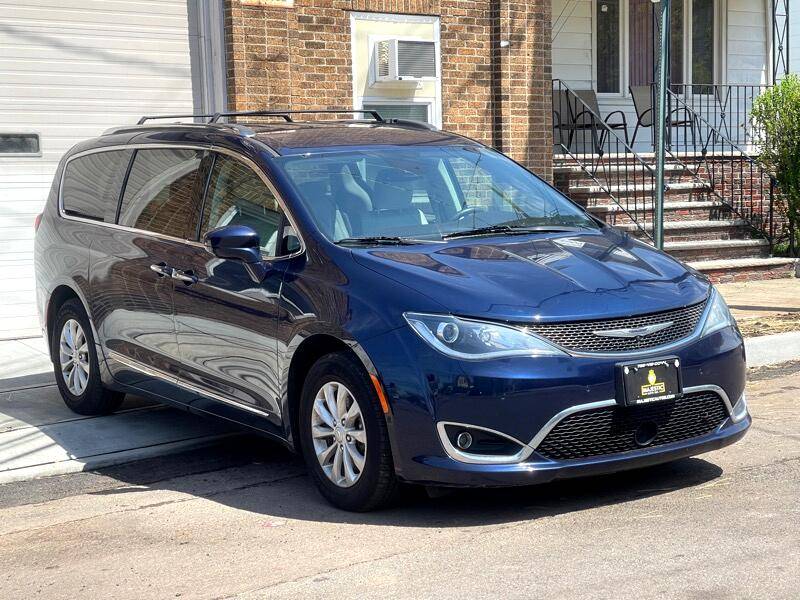 2019 Chrysler Pacifica Touring L — Minivan — 126,755 mi — New Brunswick, NJ