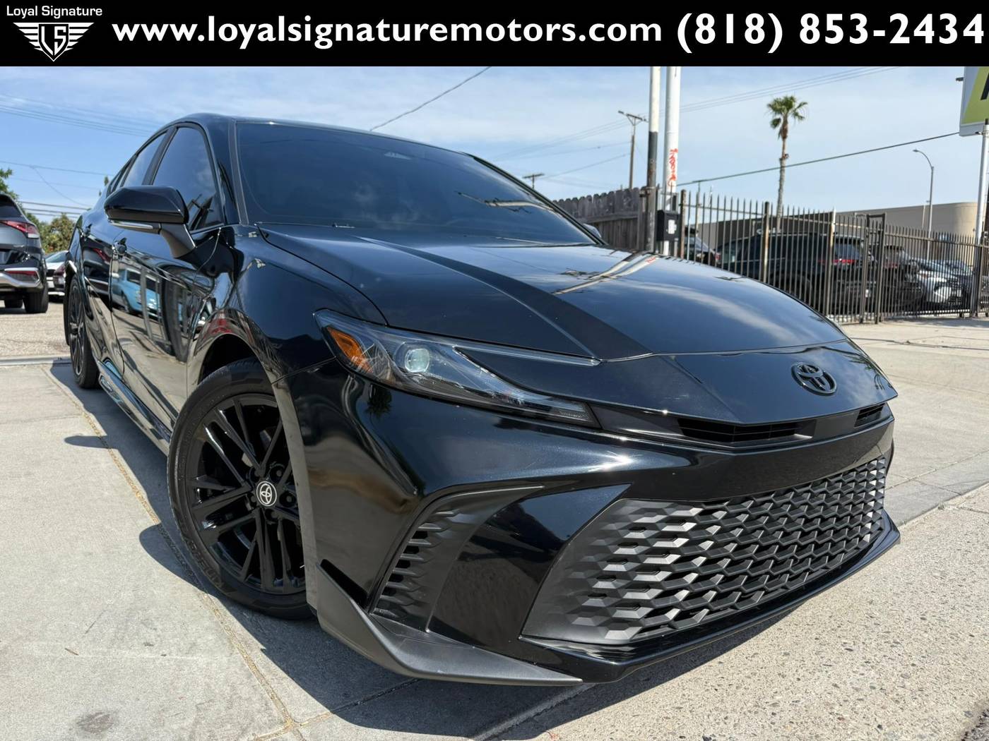 2025 Toyota Camry SE — Sedan — 15,327 mi — Van Nuys, CA