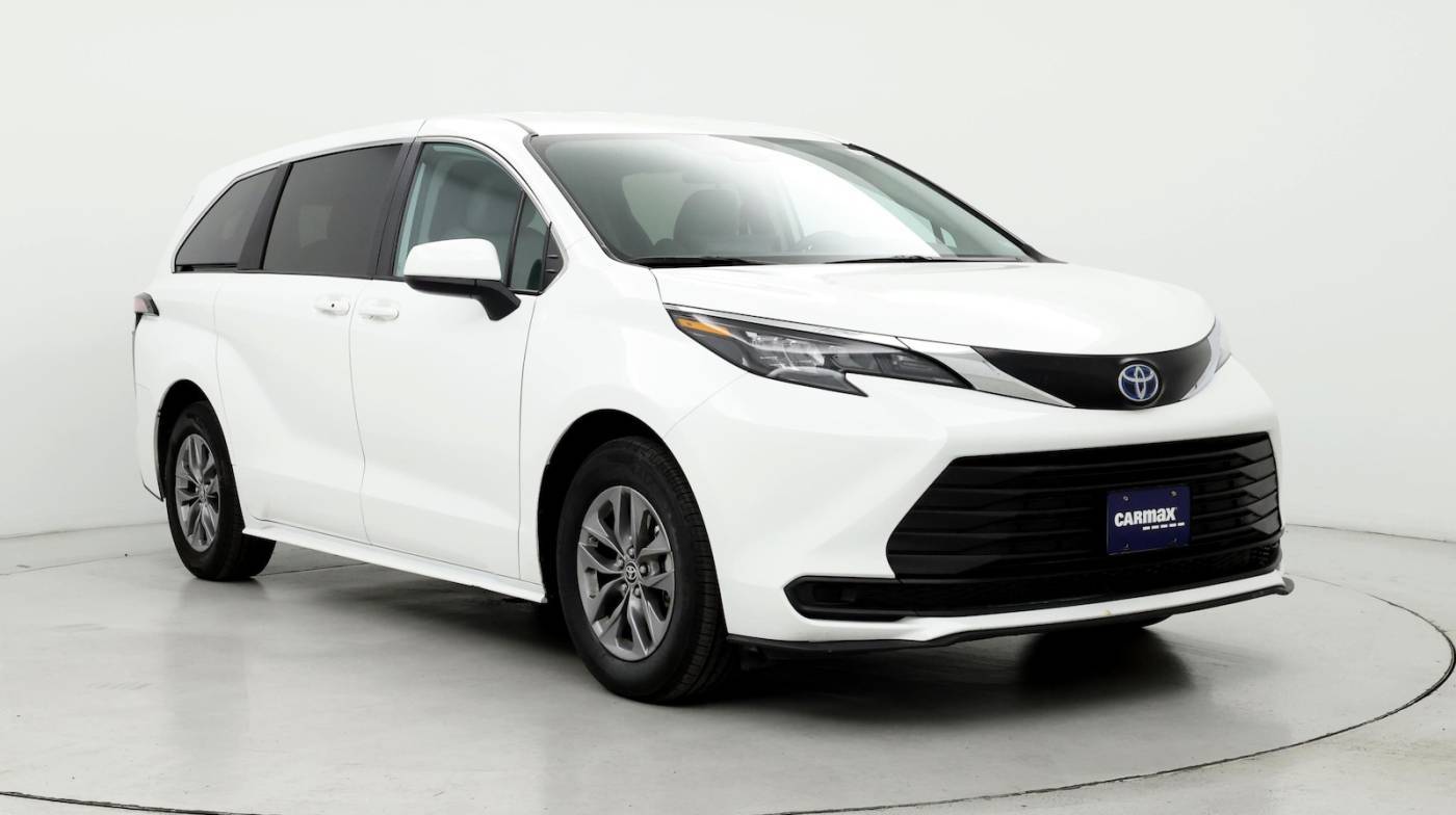 2024 Toyota Sienna LE — Minivan — 32,073 mi — Franklin, TN